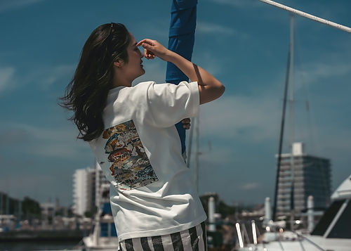 海军服装鱼群图案T恤